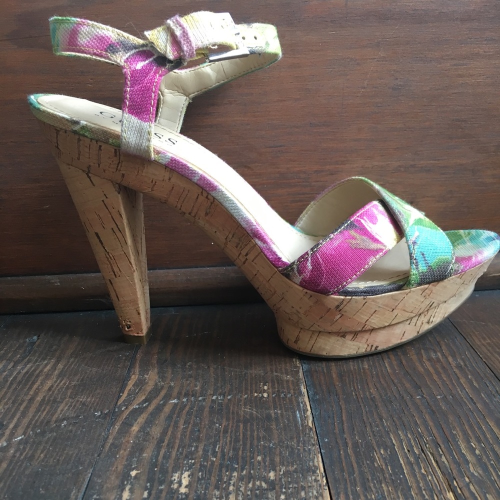 Guess Heels 👠 - Picture 2 of 4